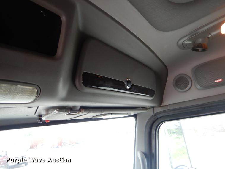 image for item FH9396 2014 Peterbilt 386 Fitzgerald Glider semi truck