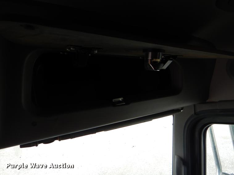 image for item FH9396 2014 Peterbilt 386 Fitzgerald Glider semi truck