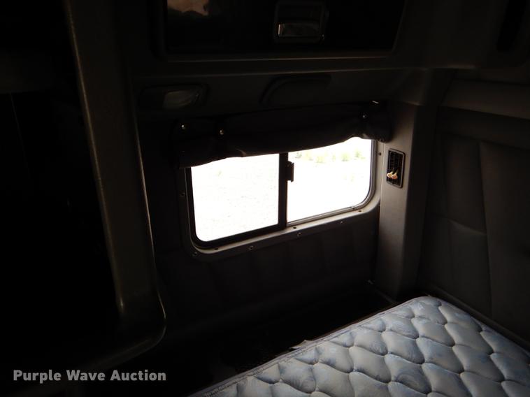 image for item FH9396 2014 Peterbilt 386 Fitzgerald Glider semi truck