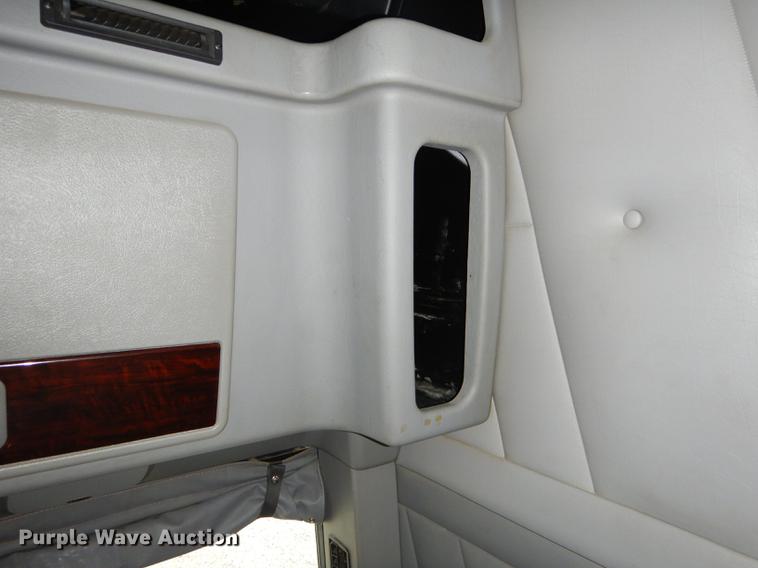 image for item FH9396 2014 Peterbilt 386 Fitzgerald Glider semi truck