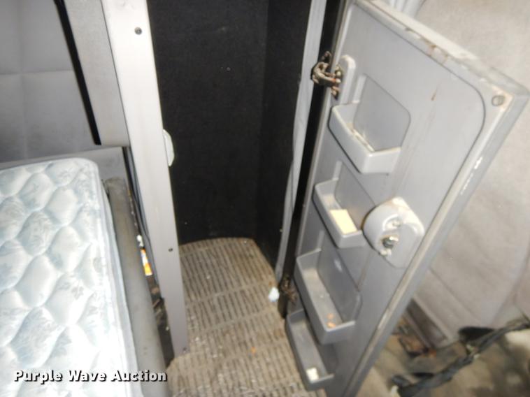 image for item FH9396 2014 Peterbilt 386 Fitzgerald Glider semi truck