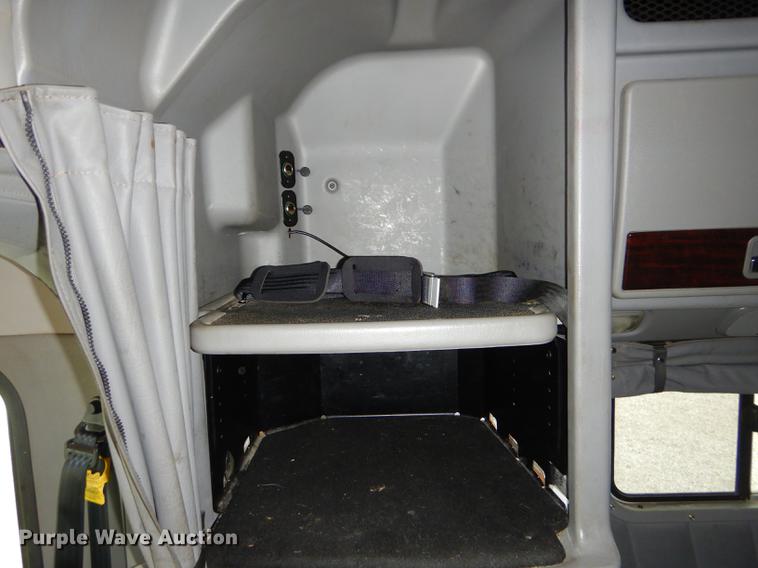 image for item FH9396 2014 Peterbilt 386 Fitzgerald Glider semi truck