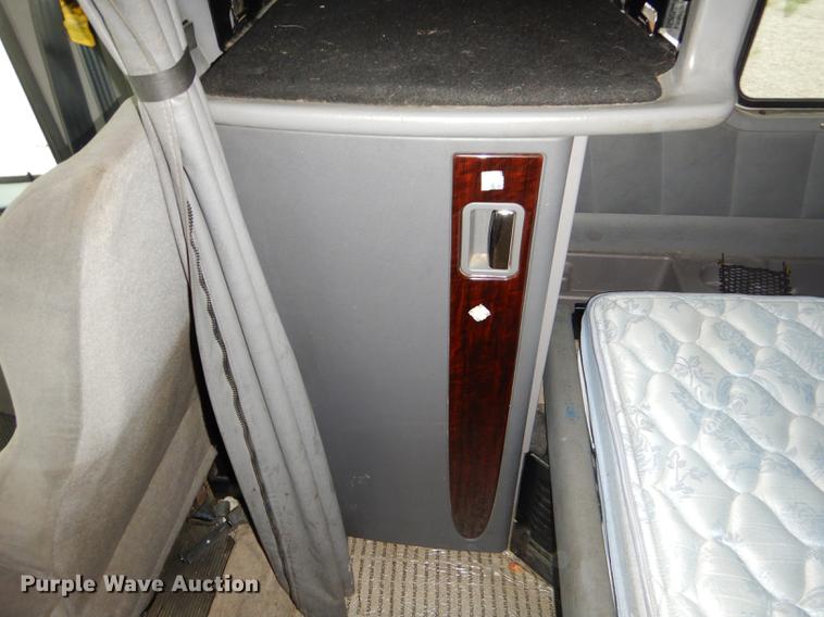 image for item FH9396 2014 Peterbilt 386 Fitzgerald Glider semi truck