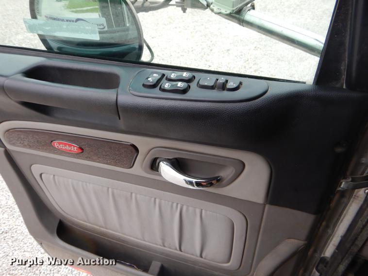 image for item FH9396 2014 Peterbilt 386 Fitzgerald Glider semi truck