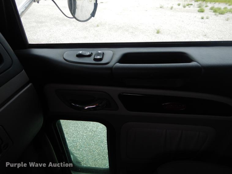 image for item FH9396 2014 Peterbilt 386 Fitzgerald Glider semi truck