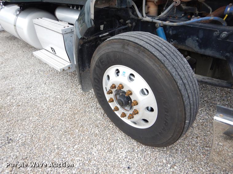 image for item FH9396 2014 Peterbilt 386 Fitzgerald Glider semi truck