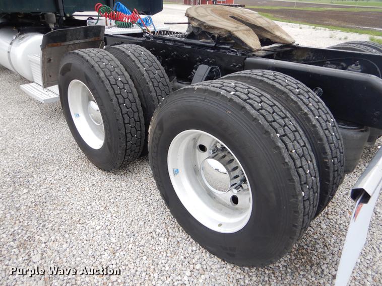 image for item FH9396 2014 Peterbilt 386 Fitzgerald Glider semi truck