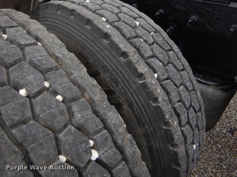 image for item FH9396 2014 Peterbilt 386 Fitzgerald Glider semi truck