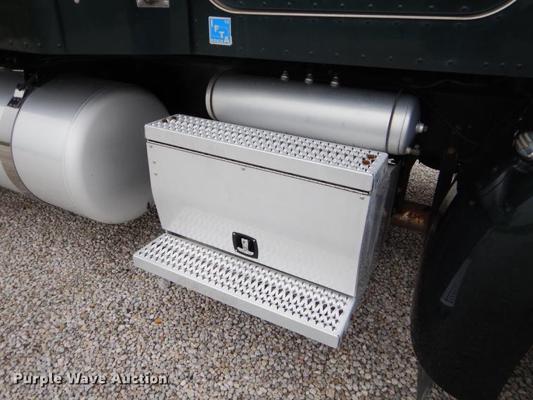 image for item FH9396 2014 Peterbilt 386 Fitzgerald Glider semi truck