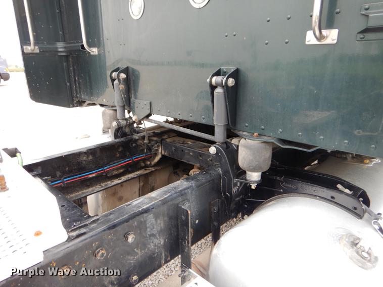 image for item FH9396 2014 Peterbilt 386 Fitzgerald Glider semi truck