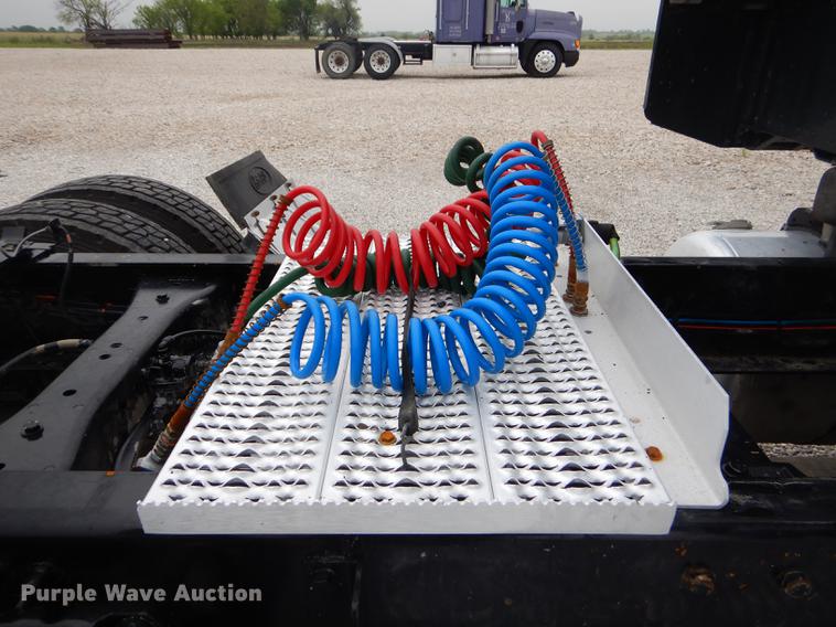 image for item FH9396 2014 Peterbilt 386 Fitzgerald Glider semi truck