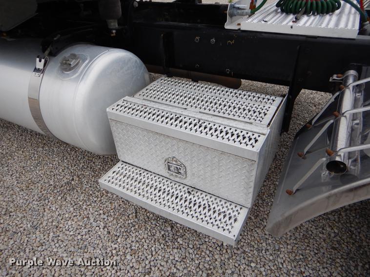 image for item FH9396 2014 Peterbilt 386 Fitzgerald Glider semi truck