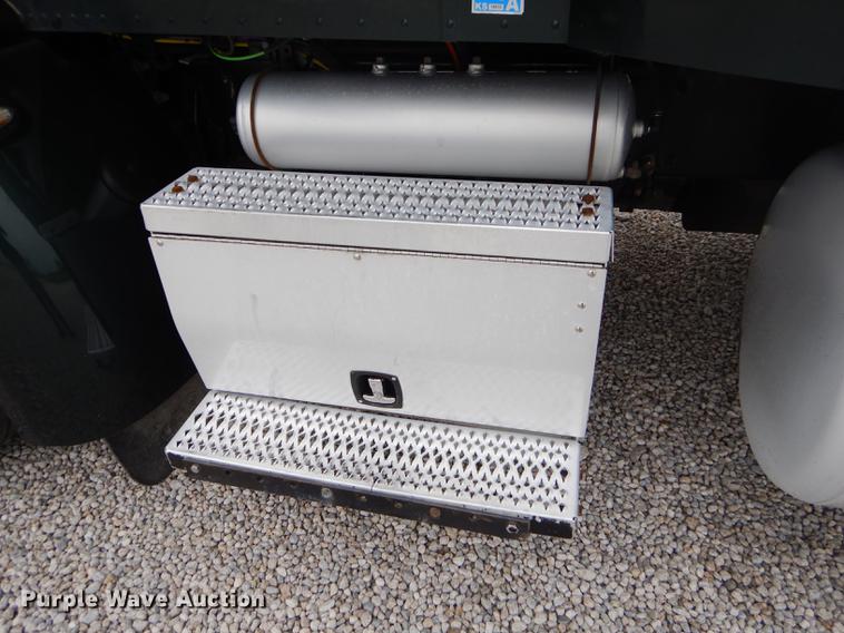 image for item FH9396 2014 Peterbilt 386 Fitzgerald Glider semi truck