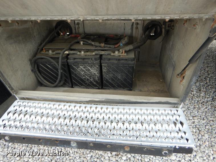 image for item FH9396 2014 Peterbilt 386 Fitzgerald Glider semi truck