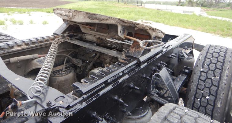 image for item FH9396 2014 Peterbilt 386 Fitzgerald Glider semi truck