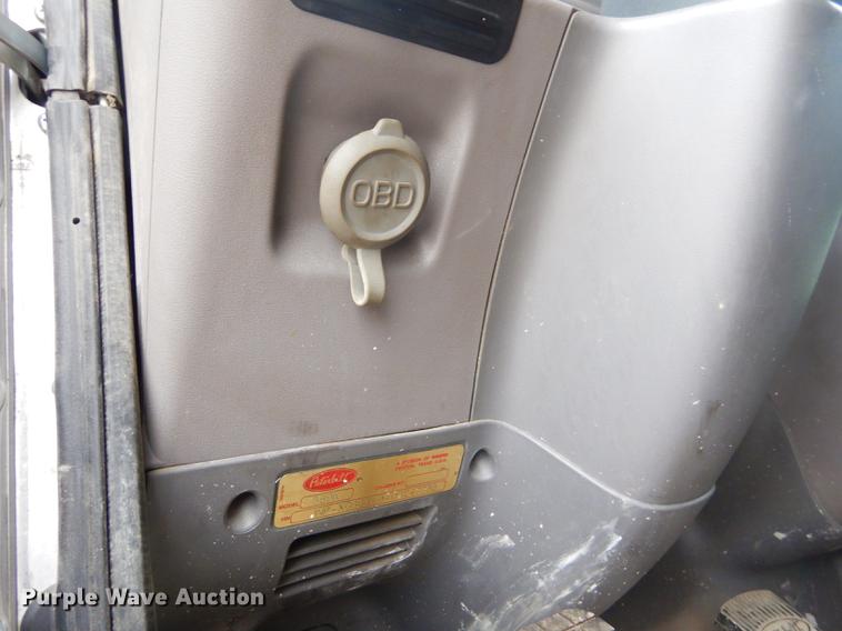 image for item FH9396 2014 Peterbilt 386 Fitzgerald Glider semi truck