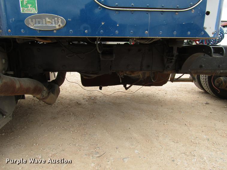 image for item FJ9647 2002 Peterbilt 379 semi truck