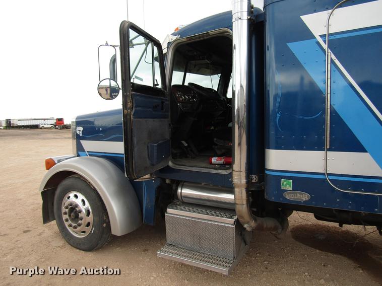 image for item FJ9647 2002 Peterbilt 379 semi truck