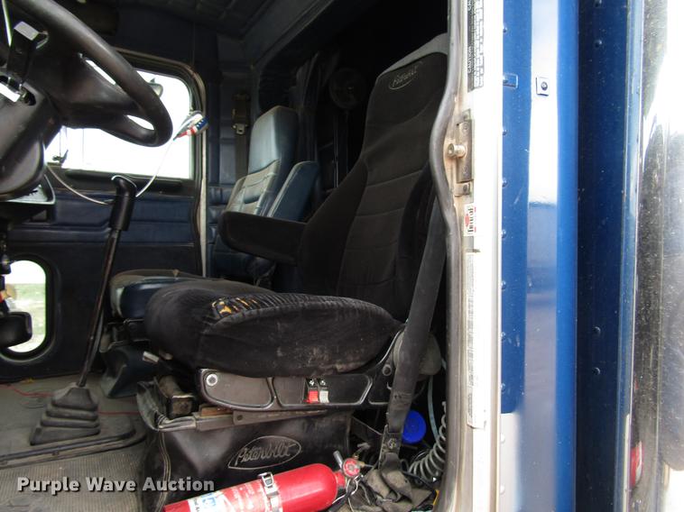 image for item FJ9647 2002 Peterbilt 379 semi truck