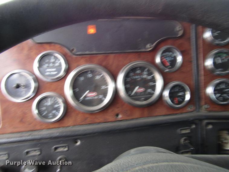 image for item FJ9647 2002 Peterbilt 379 semi truck