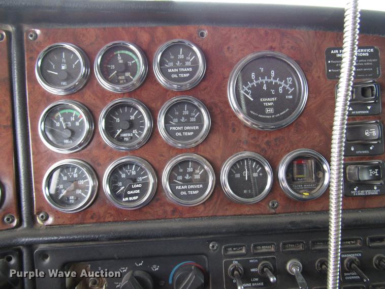 image for item FJ9647 2002 Peterbilt 379 semi truck