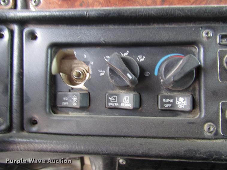 image for item FJ9647 2002 Peterbilt 379 semi truck