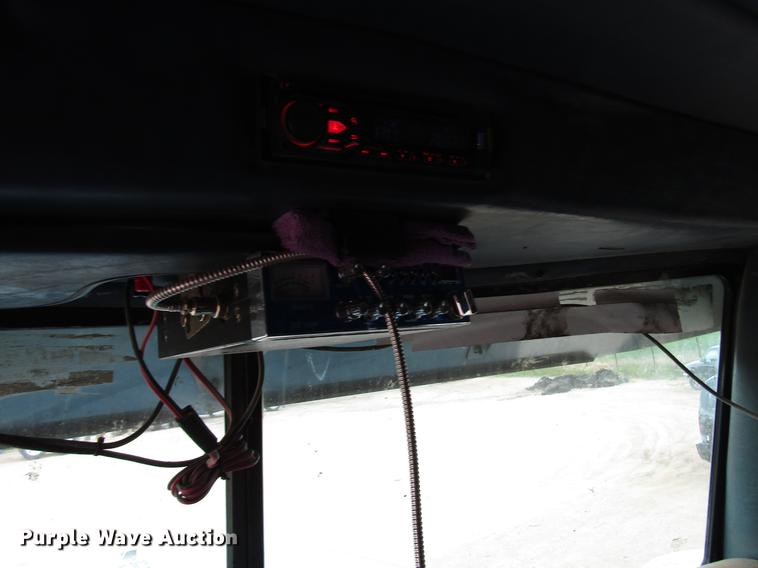 image for item FJ9647 2002 Peterbilt 379 semi truck