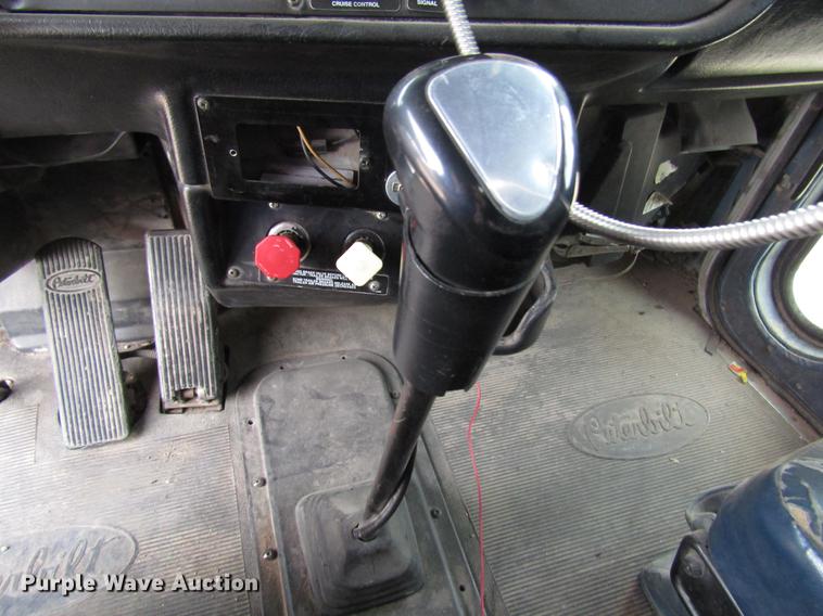 image for item FJ9647 2002 Peterbilt 379 semi truck