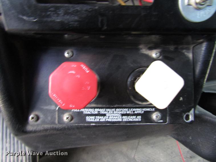 image for item FJ9647 2002 Peterbilt 379 semi truck