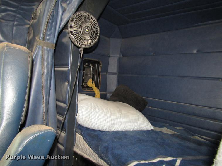 image for item FJ9647 2002 Peterbilt 379 semi truck