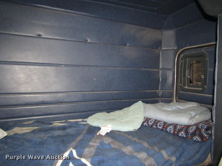 image for item FJ9647 2002 Peterbilt 379 semi truck