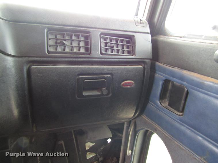 image for item FJ9647 2002 Peterbilt 379 semi truck