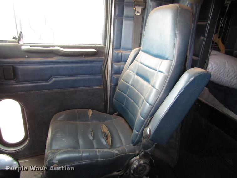 image for item FJ9647 2002 Peterbilt 379 semi truck