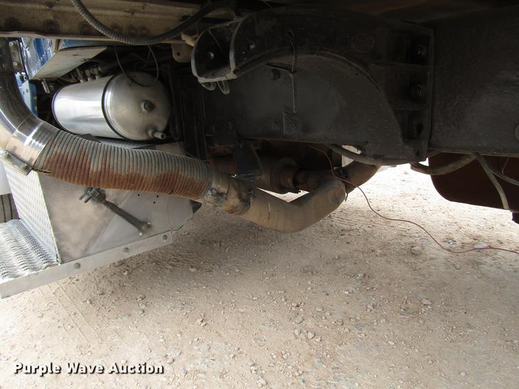 image for item FJ9647 2002 Peterbilt 379 semi truck