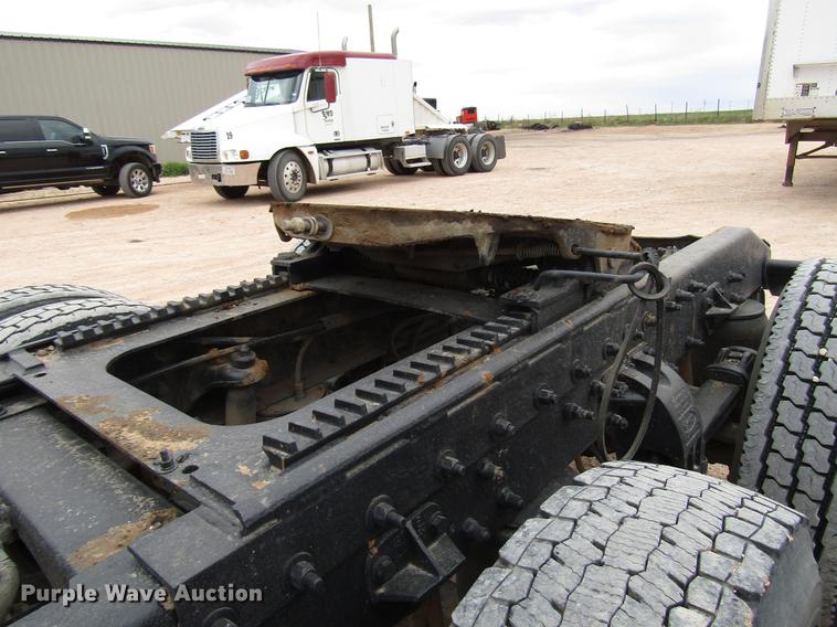 image for item FJ9647 2002 Peterbilt 379 semi truck