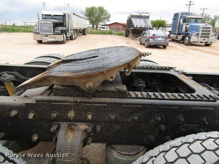 image for item FJ9647 2002 Peterbilt 379 semi truck