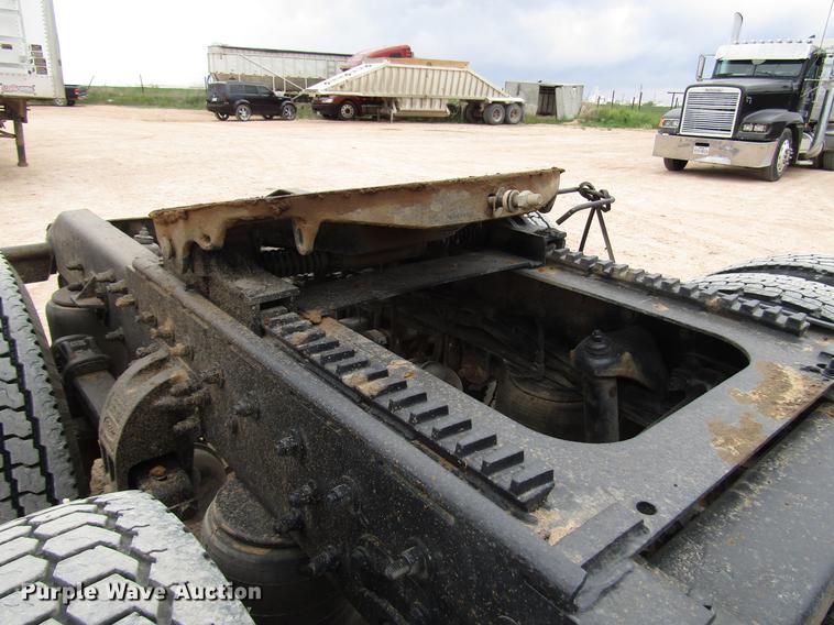 image for item FJ9647 2002 Peterbilt 379 semi truck