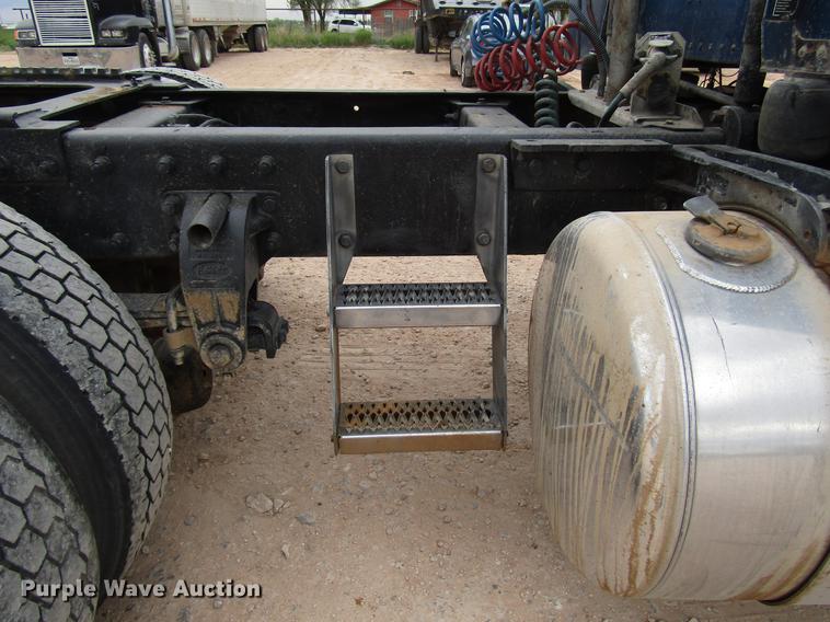 image for item FJ9647 2002 Peterbilt 379 semi truck