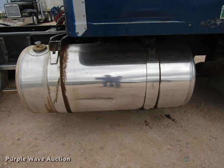 image for item FJ9647 2002 Peterbilt 379 semi truck