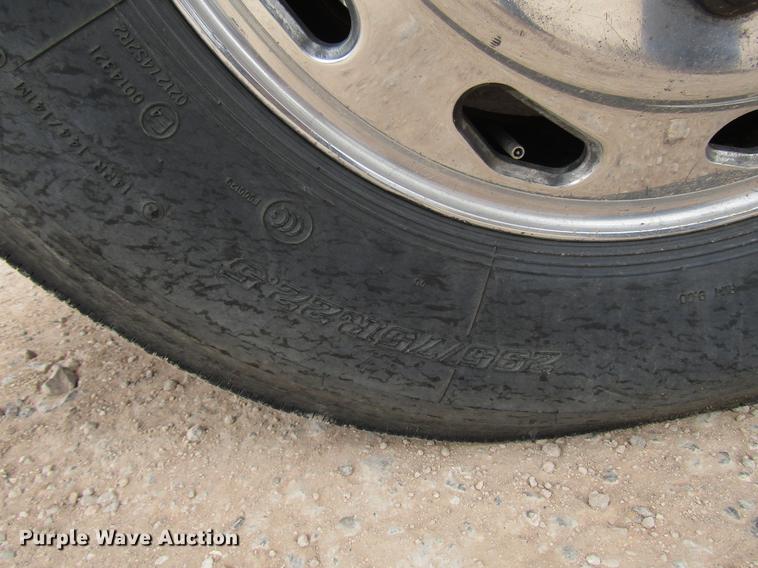 image for item FJ9647 2002 Peterbilt 379 semi truck