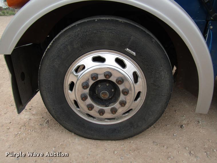 image for item FJ9647 2002 Peterbilt 379 semi truck