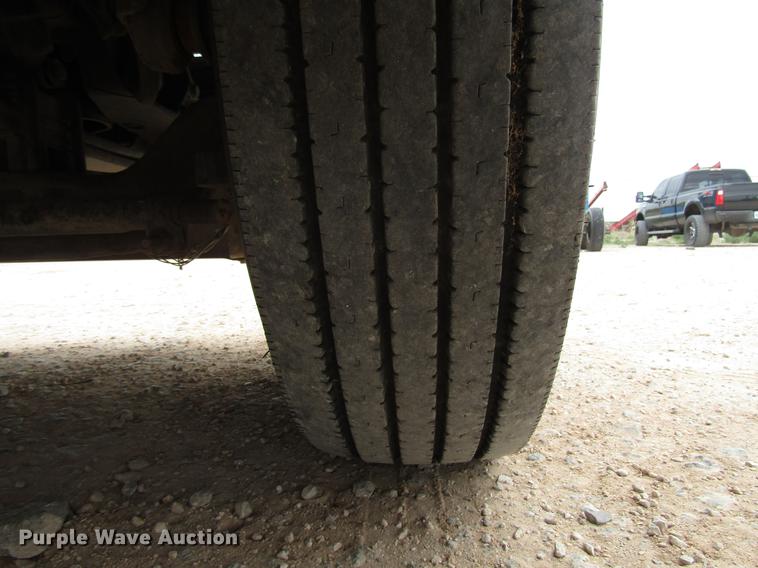 image for item FJ9647 2002 Peterbilt 379 semi truck