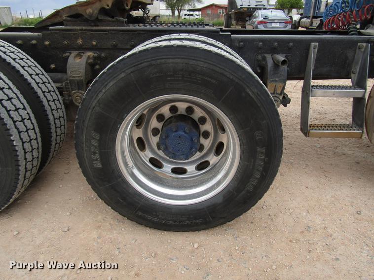 image for item FJ9647 2002 Peterbilt 379 semi truck