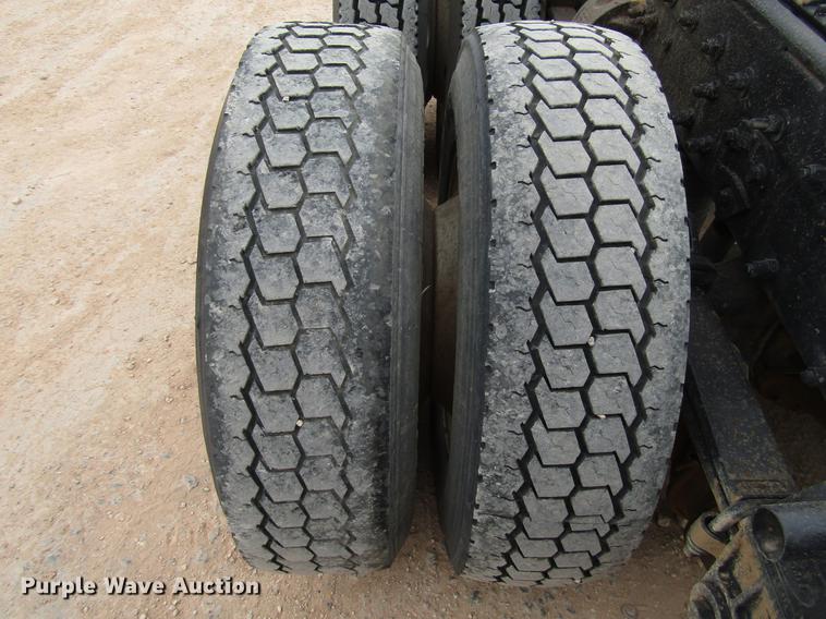 image for item FJ9647 2002 Peterbilt 379 semi truck