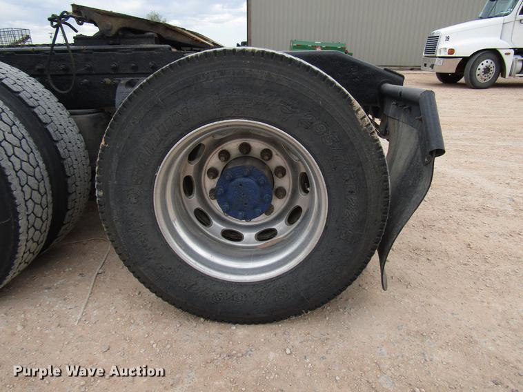 image for item FJ9647 2002 Peterbilt 379 semi truck