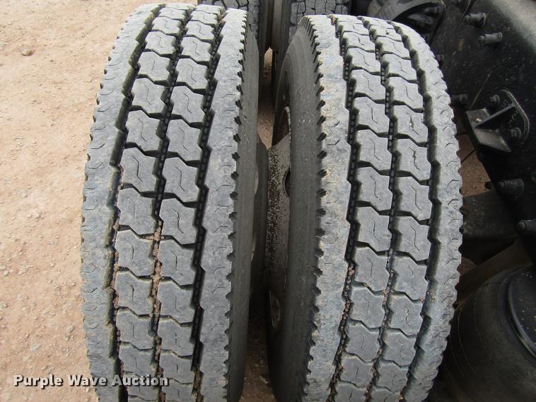 image for item FJ9647 2002 Peterbilt 379 semi truck