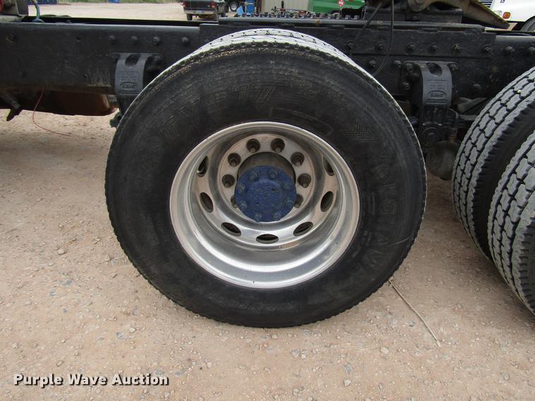 image for item FJ9647 2002 Peterbilt 379 semi truck