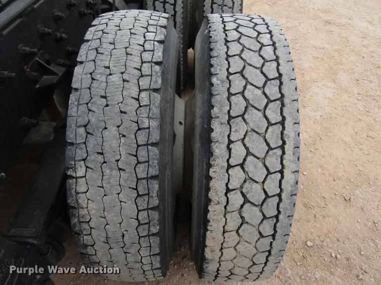 image for item FJ9647 2002 Peterbilt 379 semi truck