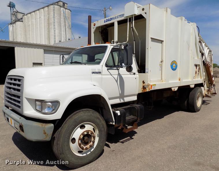 image for item DE1226 1998 Ford L8000 refuse truck
