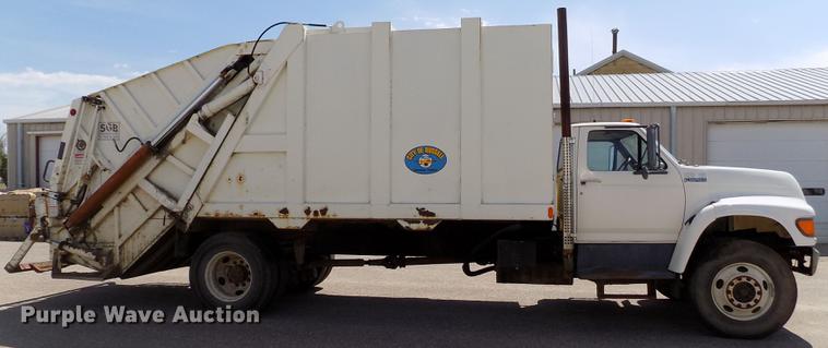 image for item DE1226 1998 Ford L8000 refuse truck